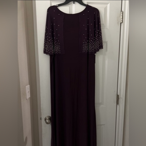 Full Length Sleeveless Gown - Picture 1 of 7